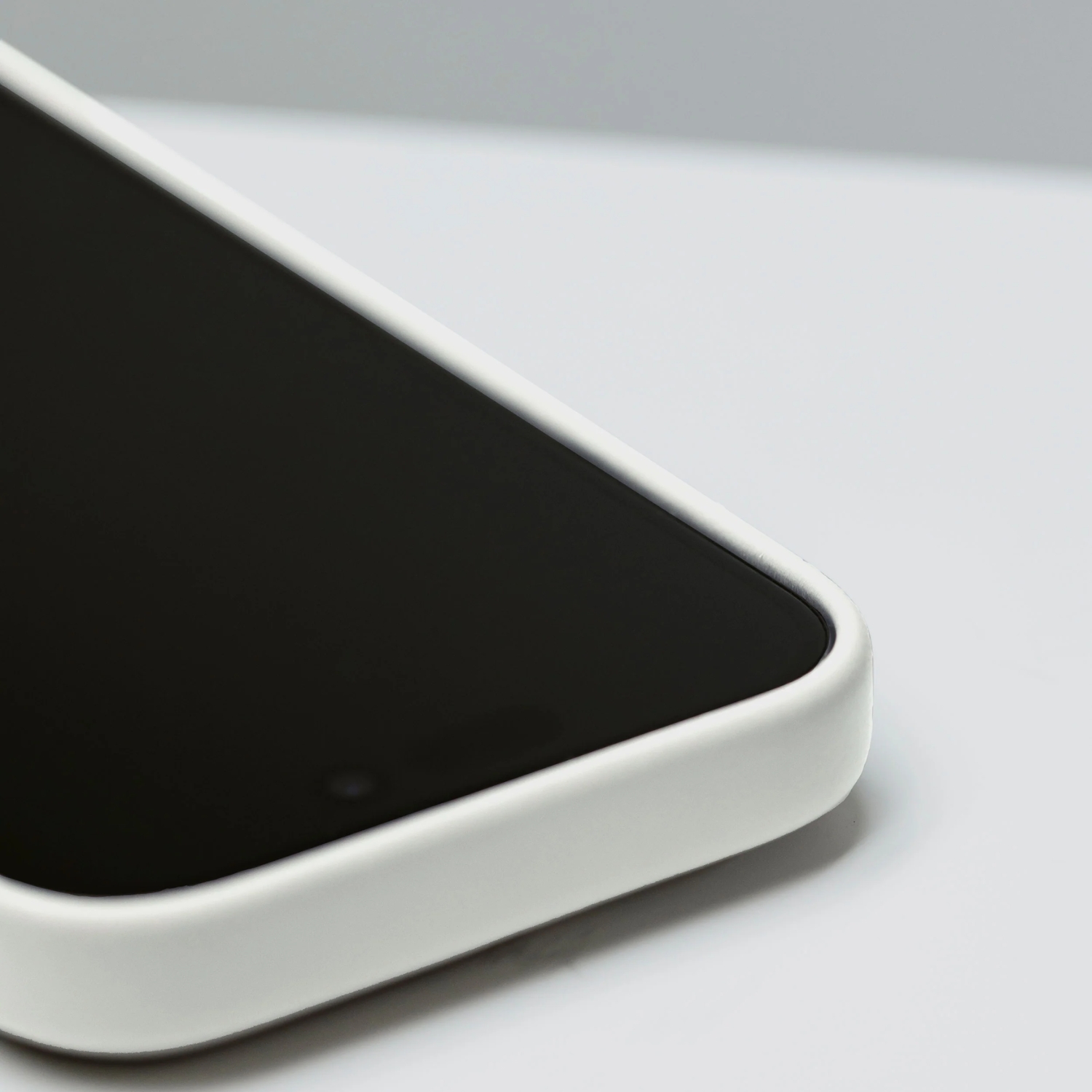 FUNDA SILICONA ANTIMICROBIAL MAGSAFE IPHONE 16 DECODED GRIS - 3