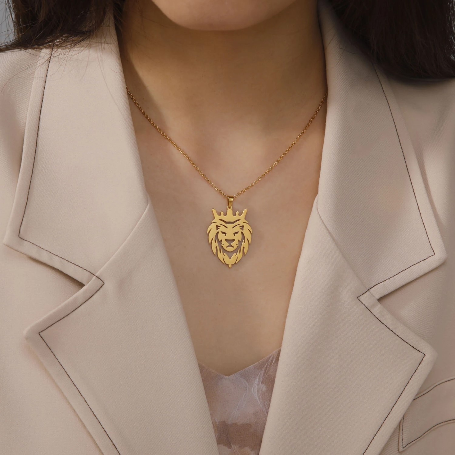 COLLAR CABEZA LEON CORONA KING ACERO DORADO - 4