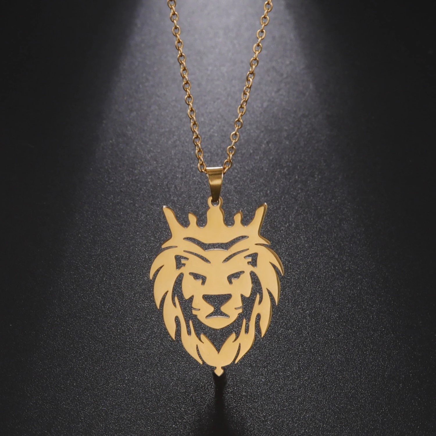 COLLAR CABEZA LEON CORONA KING ACERO DORADO - 5