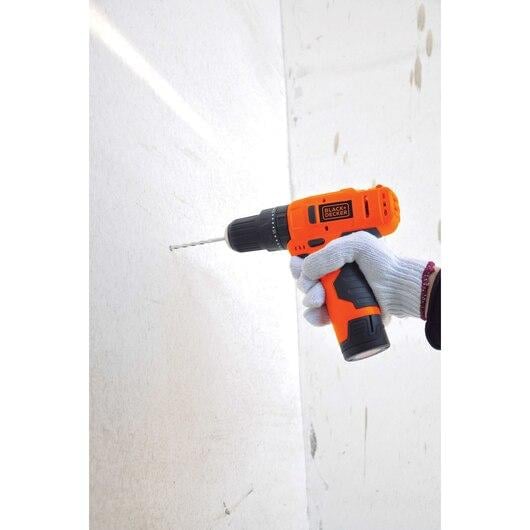 TALADRO PERCUTOR BLACK Y DECKER HP12-B2C 12V MAX ION LITIO+CARGADOR 1.5AH+CARGADOR+BOLSO NYLON - 6