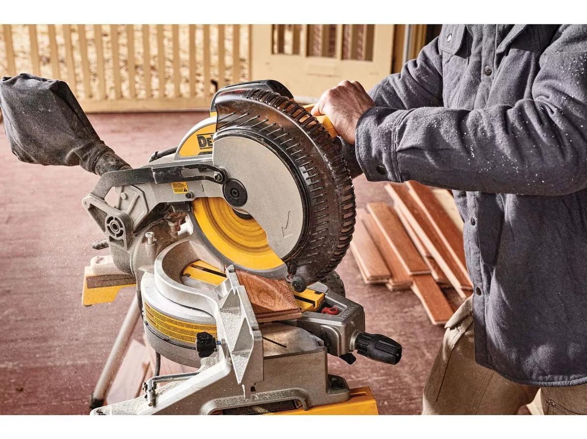 KIT DEWALT INGLETEADORA 10' DWS713 + ESMERIL 4 1/2' 950W DWE4118 - 6