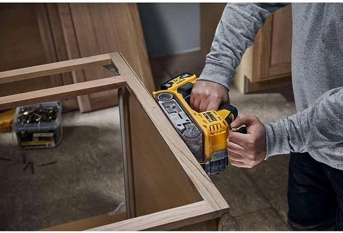 LIJADORA DEWALT BANDA 20V 3X21 BRUSHLESS XR DCW220B-B3 - 5