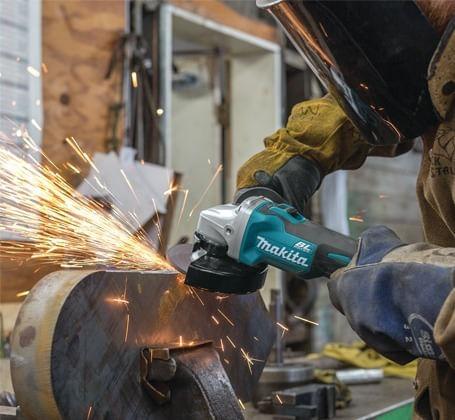 ESMERIL ANGULAR MAKITA DGA454RFE 4 1/2 18V+2 BAT 3.0A+ CARG - 4