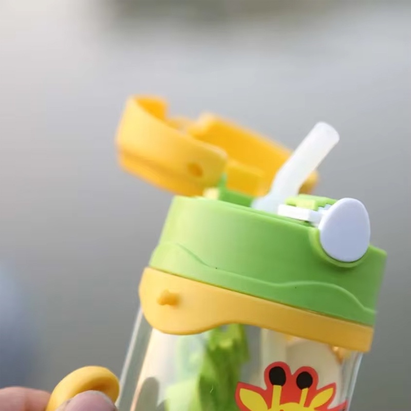 BOTELLA CON BOMBILLA PARA AGUA ANTIDERRAME CON CORREA NIÑOS - 3