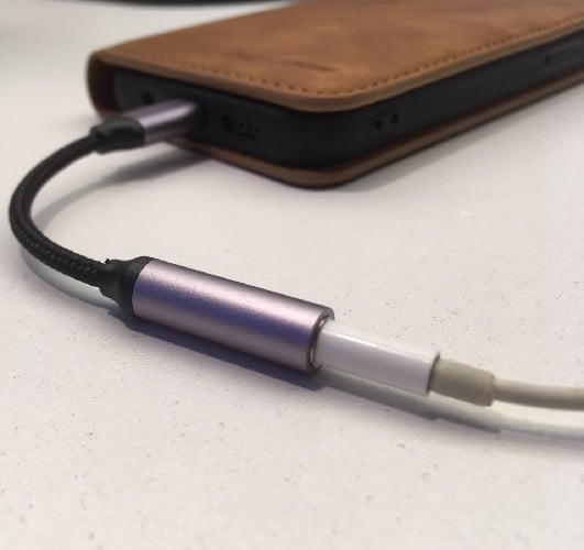 Adaptador Audífonos Aluminio cordón reforzado Iphone Lightining a Cable Audio Jack 3,5 - 3