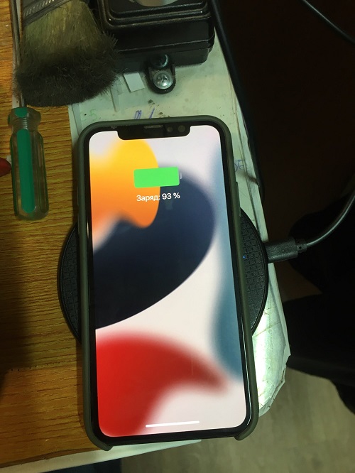 Cargador inalámbrico Tipo C metálico 30W 3A magnético blanco para iPhone y Android – pared. - 5