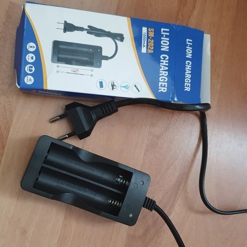 CARGADOR BATERÍAS RECARGABLES LITIO 18650 ENCHUFE PARED 2 RANURAS NO AJUSTABLE BÁSICO - 4