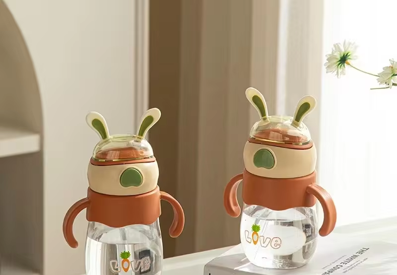 VASO CONEJITO ANTIDERRAME CON BOMBILLA Y ASAS BEBÉ 350ML 6M+ CHOCOLATE - 7