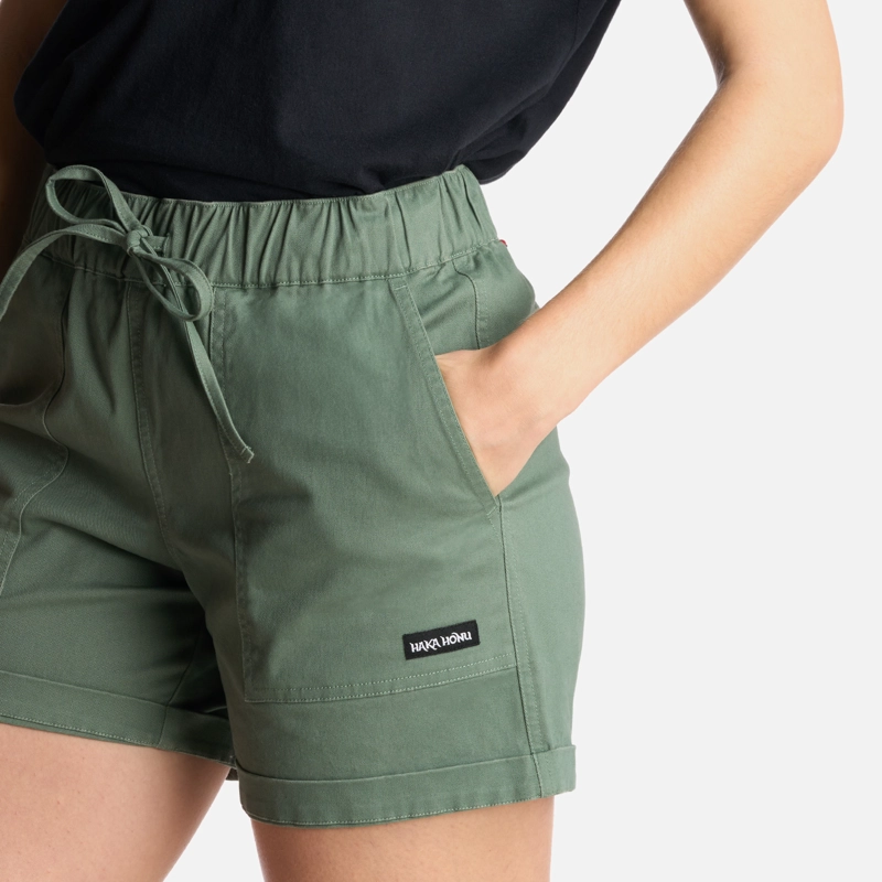 SHORT MUJER TRIANGULO DE LAS BERMUDAS LAUREL HAKA HONU - 4