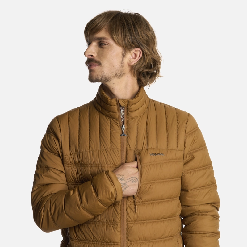 CHAQUETA HOMBRE HAKA HONU MOSTAZA ULTRALIVIANA - 4