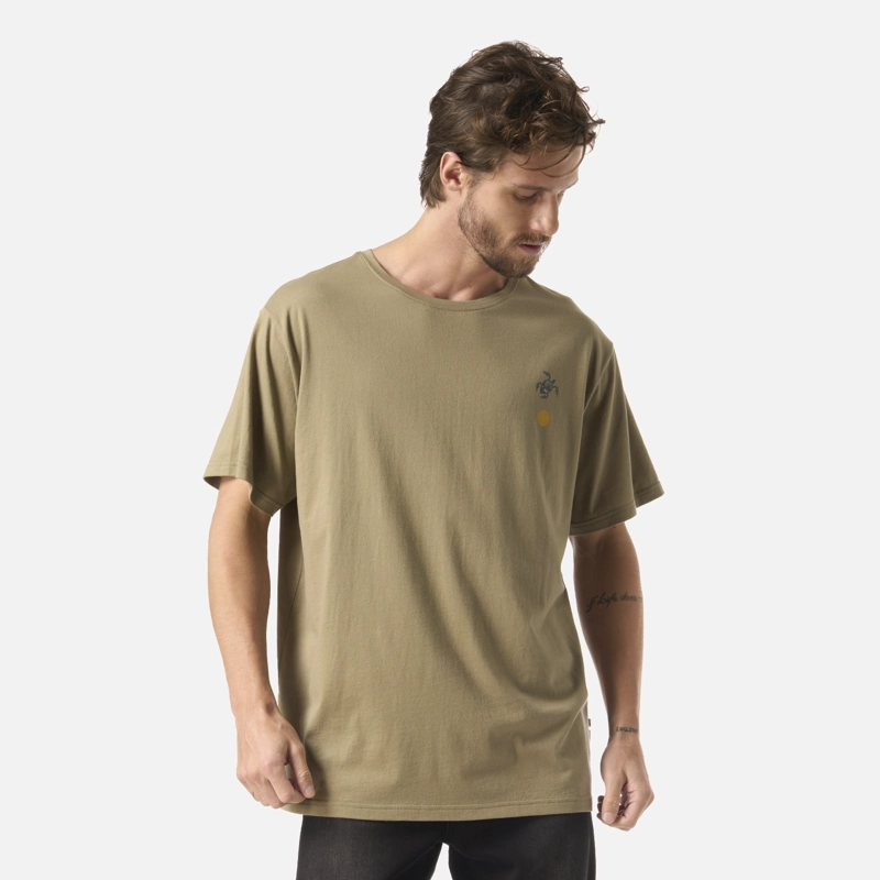 HAKA HONU POLERA HOMBRE EL CUERNUDO VERDE OLIVA HAKA HONU