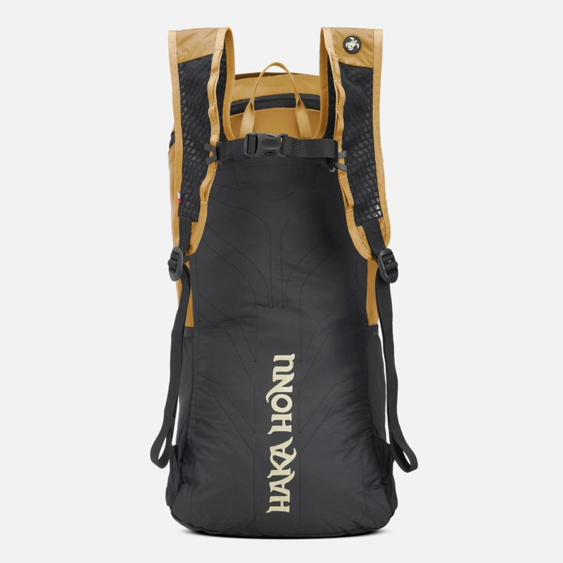 MOCHILA PESO PLUMA 25L MOSTAZA HAKA HONU V26 - 3