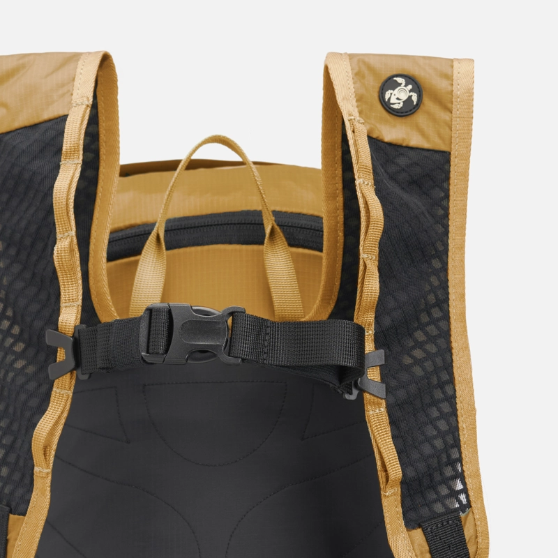 MOCHILA PESO PLUMA 25L MOSTAZA HAKA HONU V26 - 6