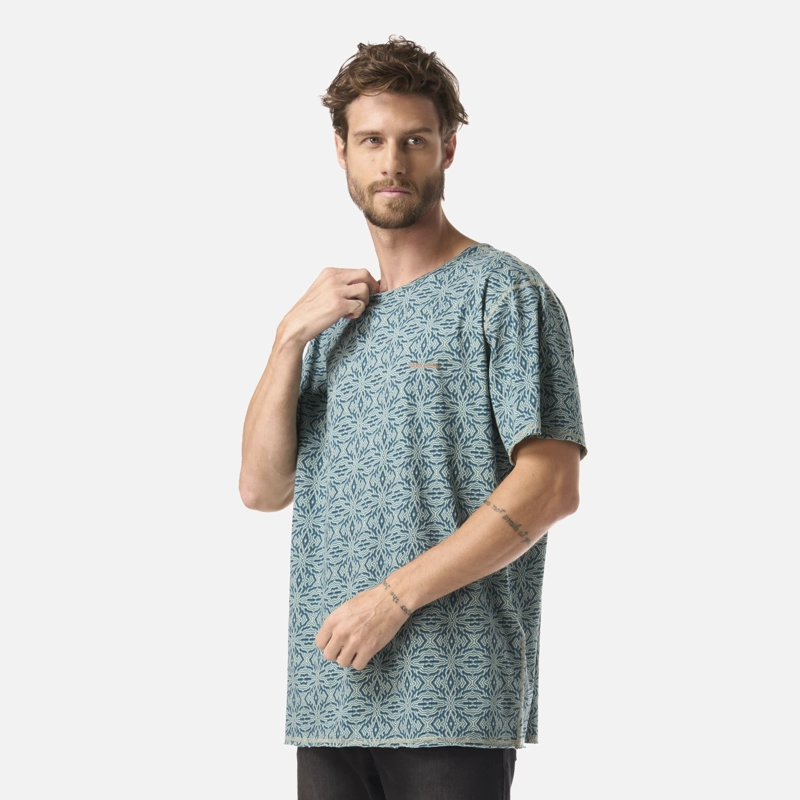 POLERA HOMBRE BI-CURIOSO PRINT AZUL NOCHE HAKA HONU - 3