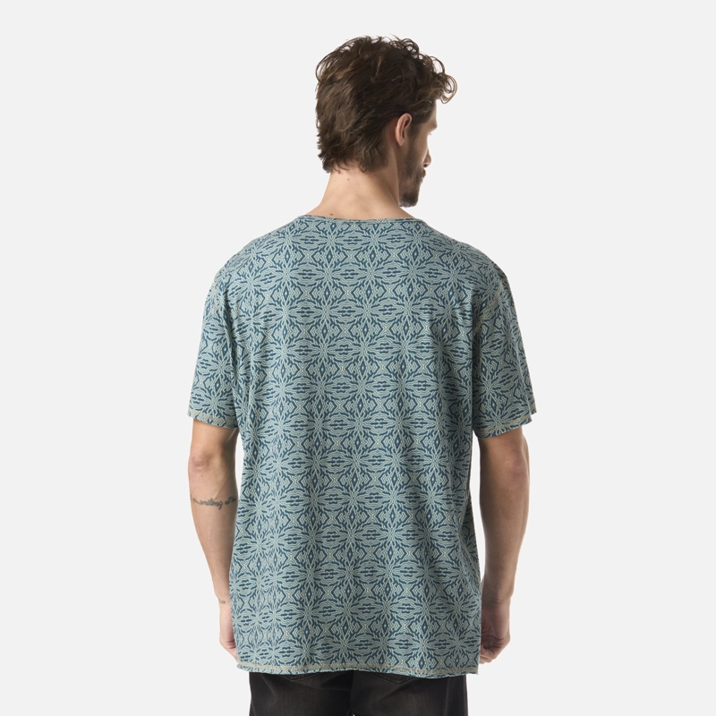 POLERA HOMBRE BI-CURIOSO PRINT AZUL NOCHE HAKA HONU - 4