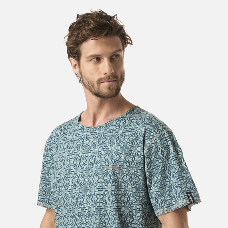 POLERA HOMBRE BI-CURIOSO PRINT AZUL NOCHE HAKA HONU - 5