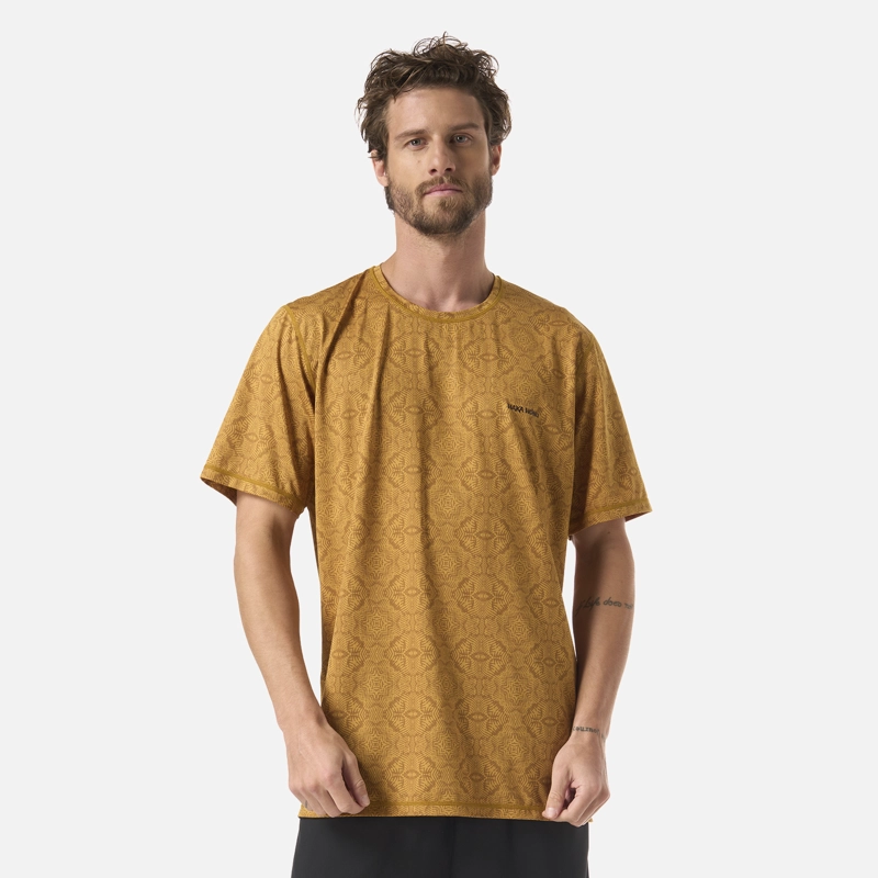 POLERA HOMBRE SUDALA PRINT MOSTAZA HAKA HONU - 1