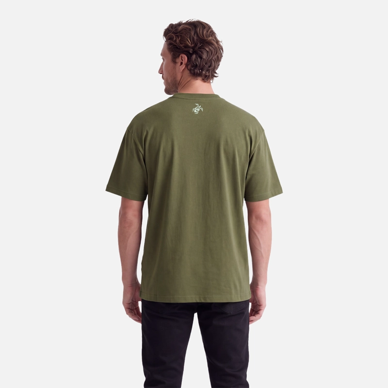 POLERA HOMBRE LOGO VERDE MUSGO HAKA HONU V27 - 3