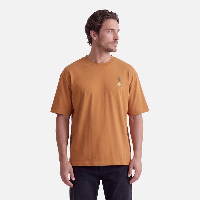 POLERA HOMBRE NORTE GRANDE MOSTAZA HAKA HONU V27 - 1