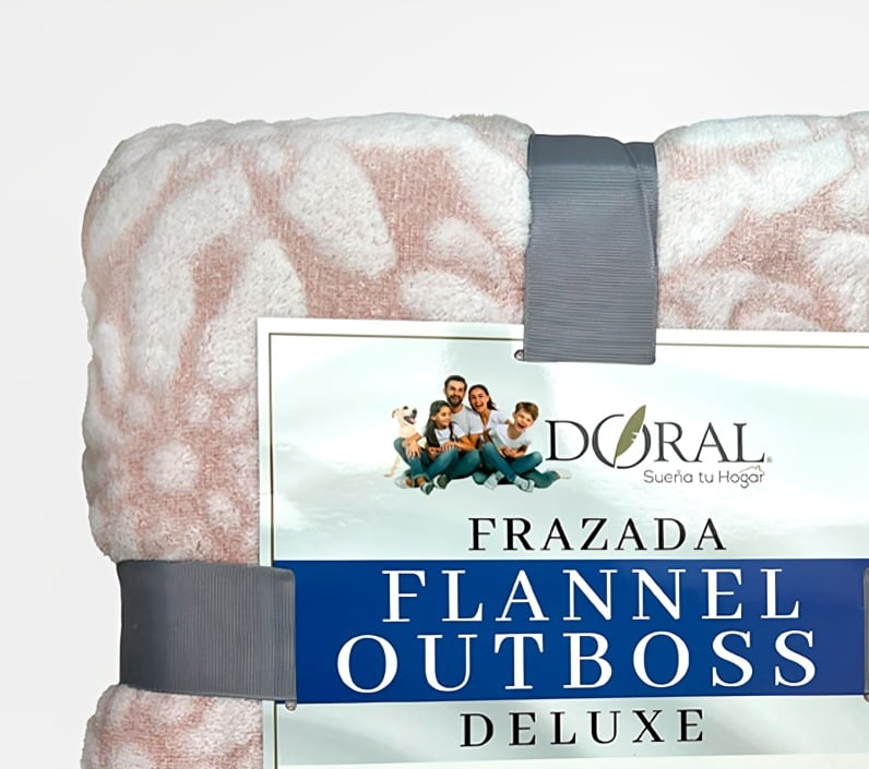 FRAZADA FLANNEL OUTBOSS DELUXE 1.5 PLAZAS / FLOR ROSA EN COLOR BLANCO – DORAL - 3