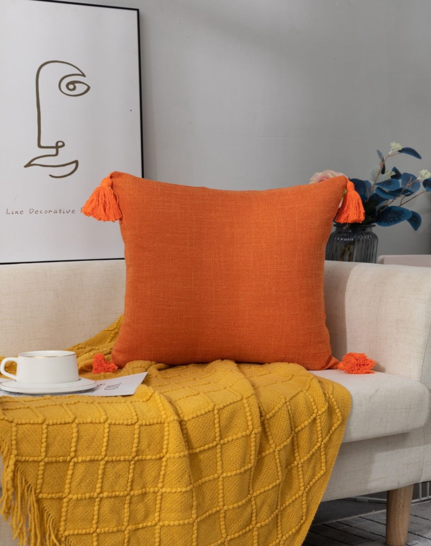 FUNDA COJÍN PAR LINO CON POMPONES NARANJA - 2