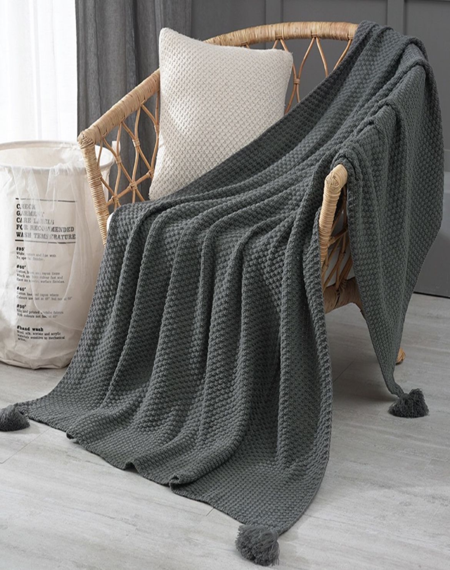 MANTA LUJO POMPONES IDEAL SOFA O CAMA D6 GRIS - 3