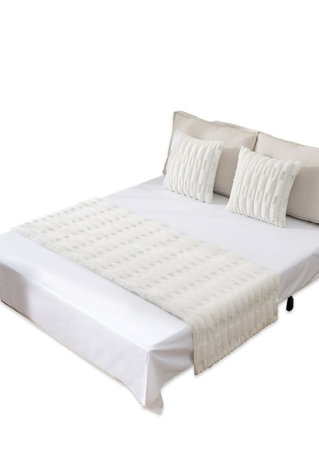 JUEGO DE PIECERA DE CAMA CON 2 FUNDAS MODELO BAMBÚ BLANCO - 2