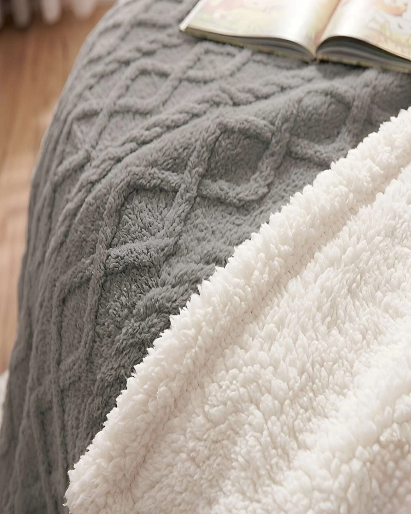 FRAZADA SHERPA ULTRA SUAVE CON RELIEVE DE DIAMANTES 2 PLAZAS - 5