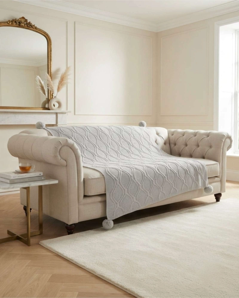 MANTA DECORATIVA DE LUJO CON POMPONES 130X150 CM – ELEGANCIA Y ESTILO - 2