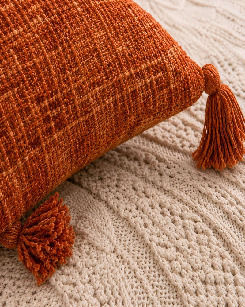 PACK 2 FUNDAS DE COJIN TEXTURA CHENILLE CON POMPONES - 3