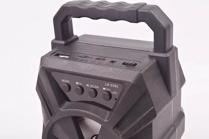 MINI PARLANTE PORTÁTIL BLUETOOTH CON LUCES LED 5W LM-S399 - 4