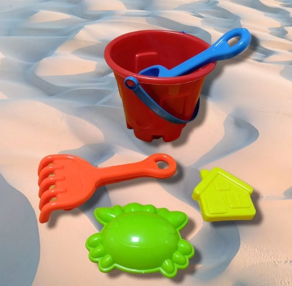 SET TUTIHOGAR BALDE PLAYA 5 PIEZAS + TOALLA CON CAPUCHA - 5