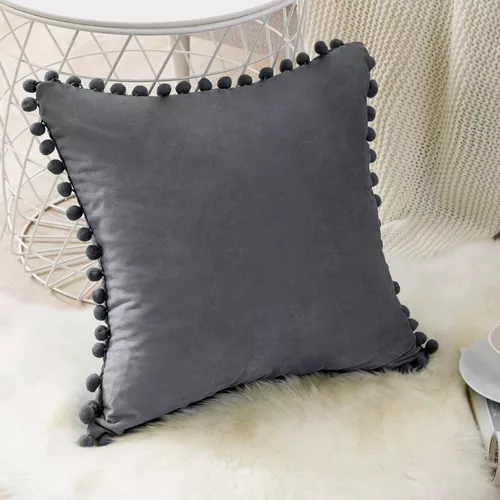 FUNDA COJÍN TUTIHOGAR TERCIOPELO CON POMPONES 45 X 45 CM - 1