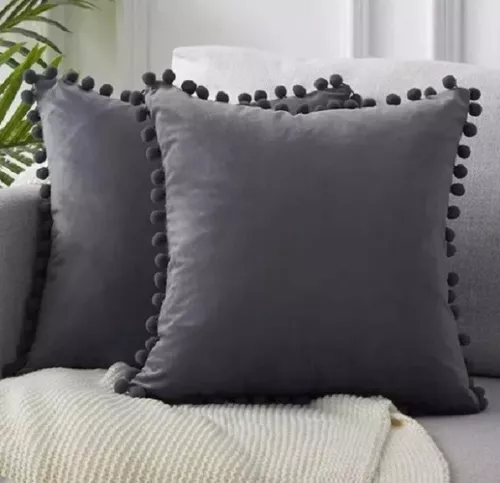FUNDA COJÍN TUTIHOGAR TERCIOPELO CON POMPONES 45 X 45 CM - 2
