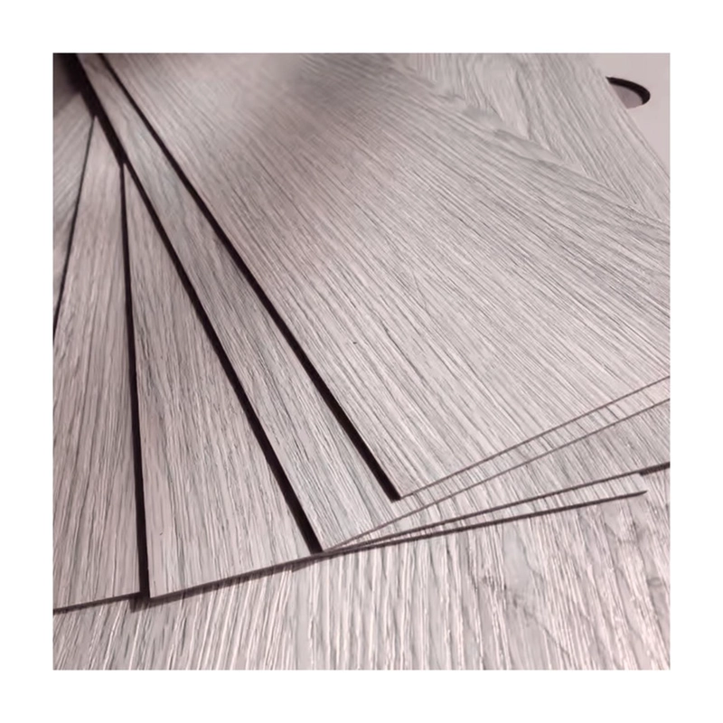PISO VINILICO ADHESIVO SIMIL MADERA 91,4X15,2 GRIS CLARA - 3