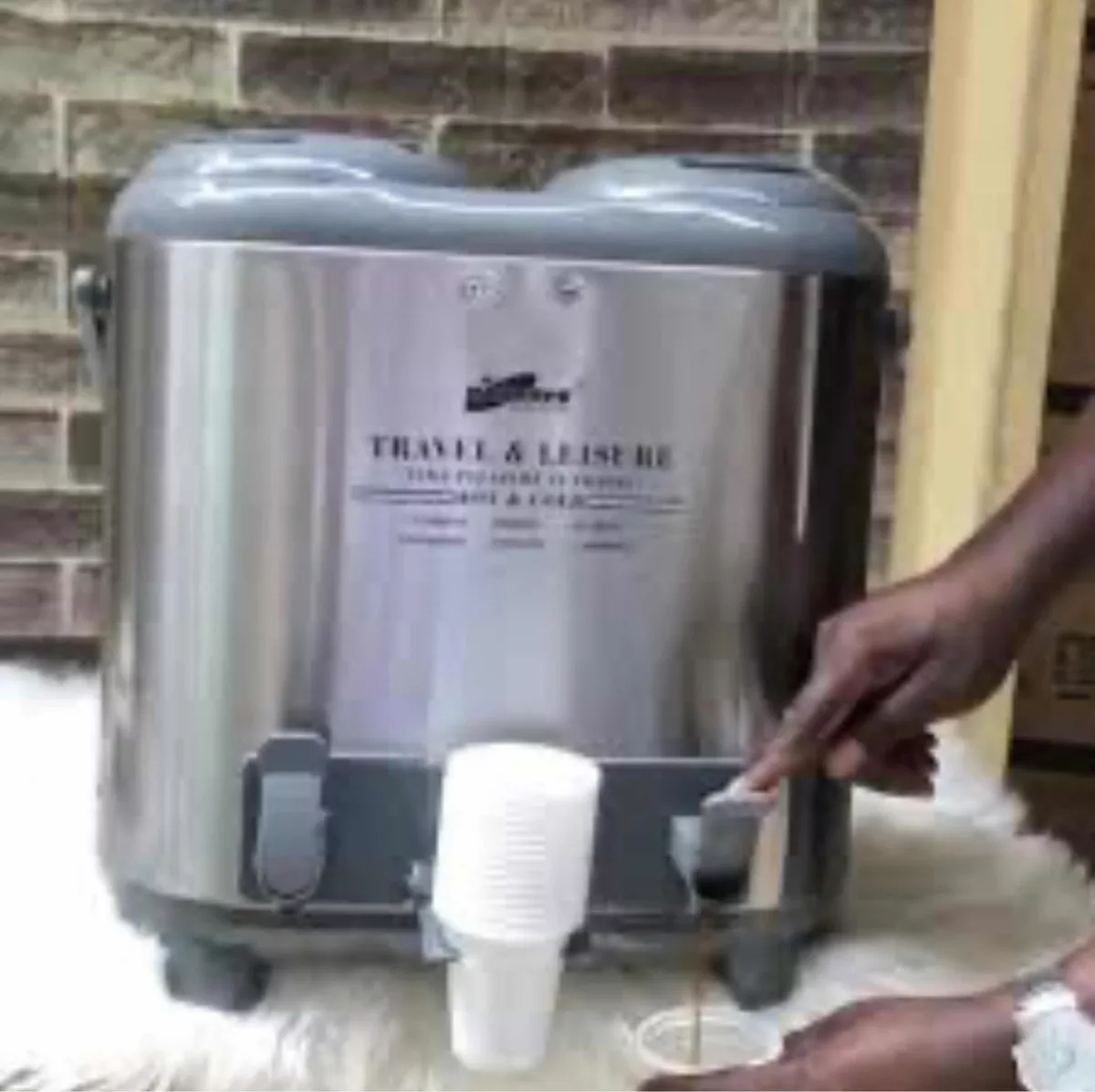 TERMO ACERO INOXIDABLE PORTÁTIL BEBIDAS FRÍAS CALIENTES 15L - 2