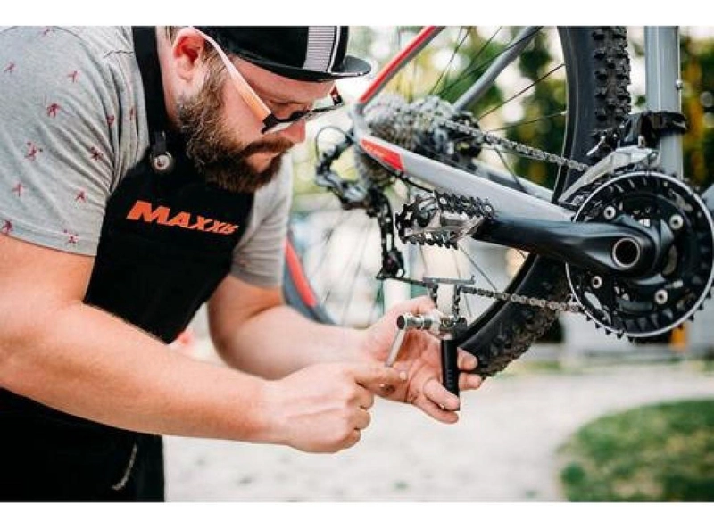 PECHERA MAXXIS DELANTAL RESISTENTE TALLER MECANICO BICICLETA NEGRO - 2