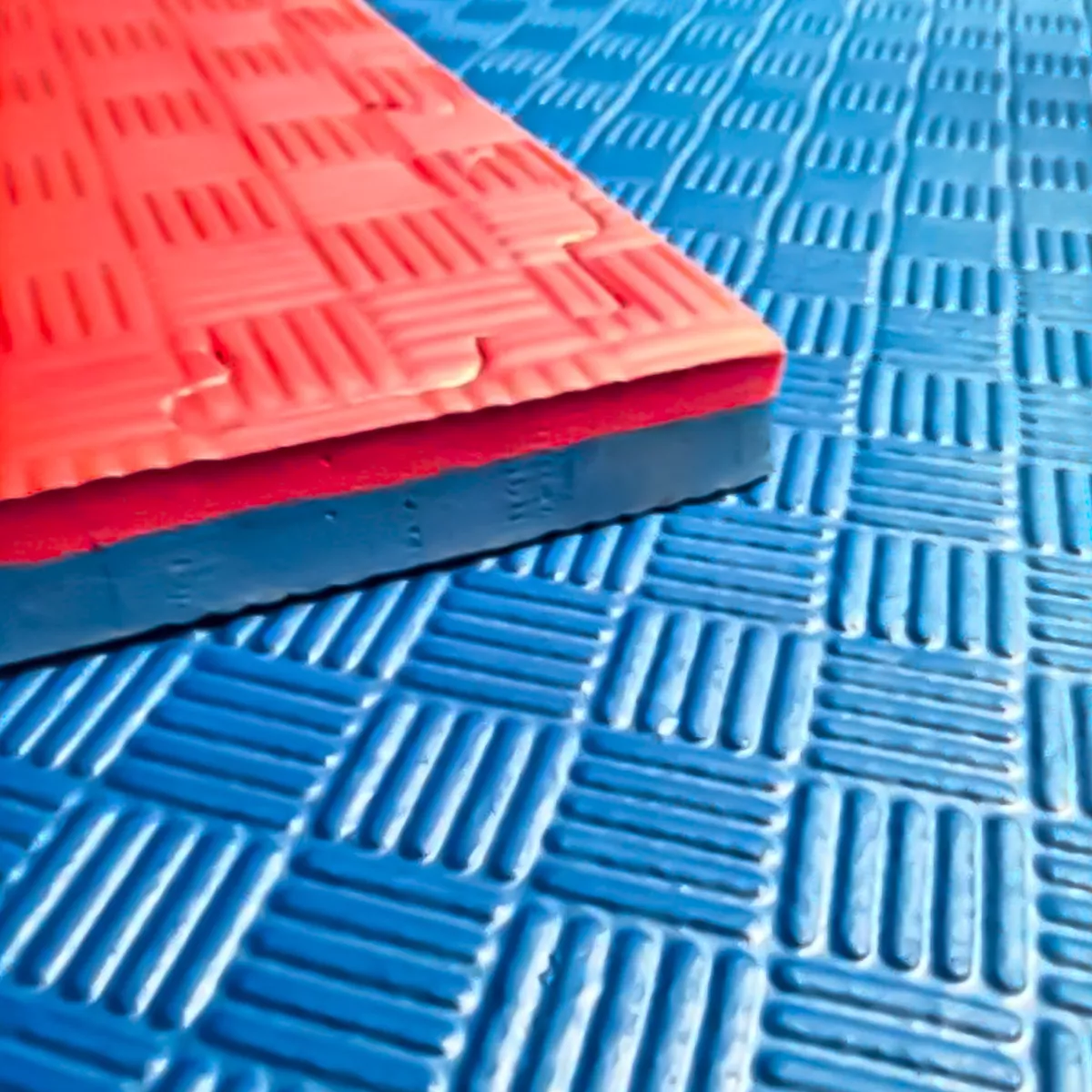 PLANCHA TATAMI 100CM X 100CM X 4CM ROJO Y AZUL BOOMFIT - 4