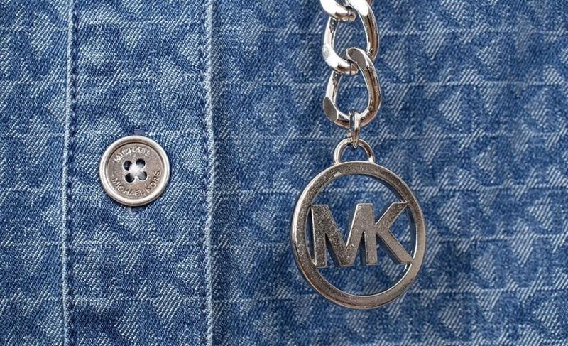 VESTIDO MICHAEL KORS DENIM ELASTICADO CON CINTURON METALICO - 3