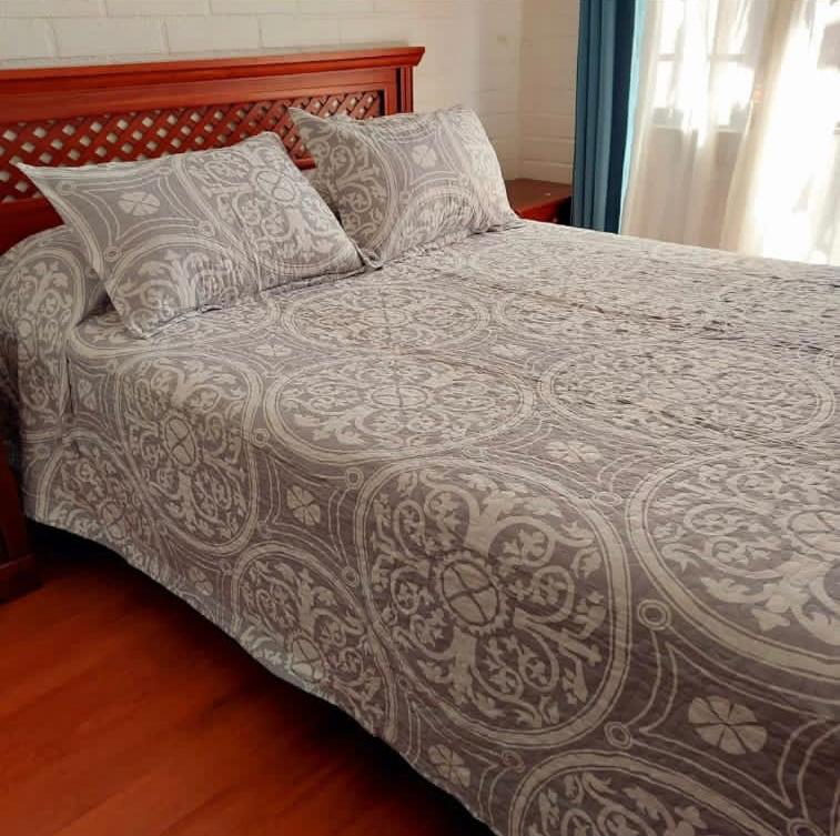 CUBRECAMA QUILT DELGADO DE VERANO 2.0 PLAZA - 1