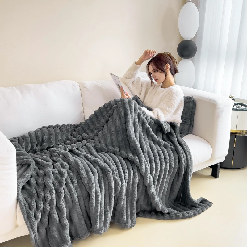 FRAZADA O MANTA PLUSH ACANALADA KING 180CM X 200CM COLOR NEGRO - 1