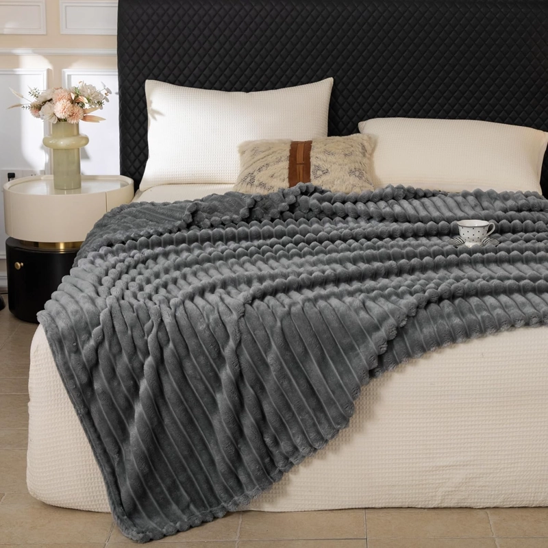 FRAZADA O MANTA PLUSH ACANALADA KING 180CM X 200CM COLOR NEGRO - 5