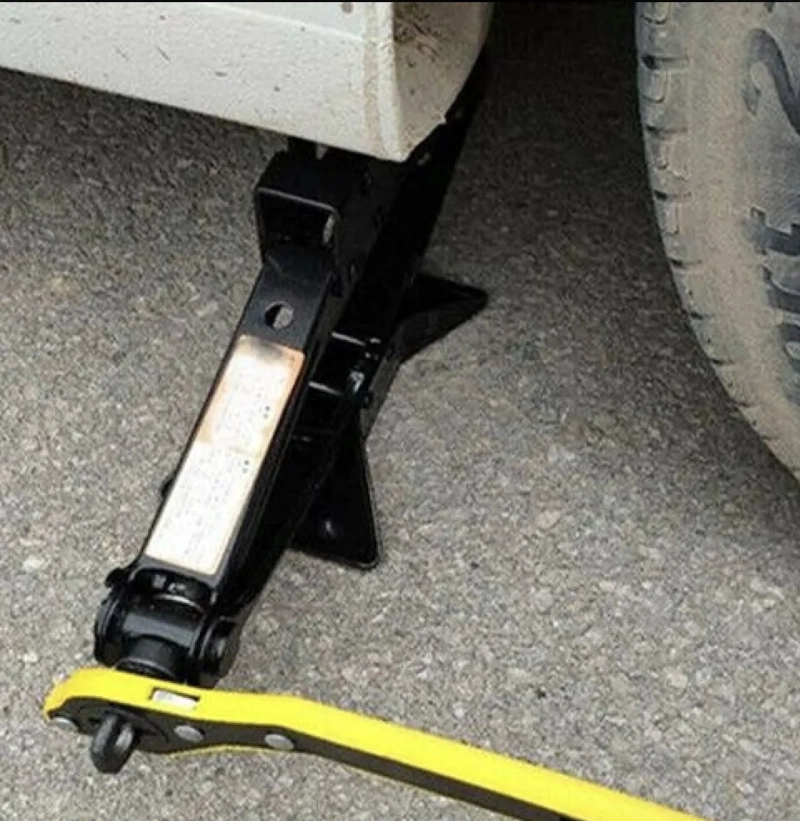 LLAVE CHICHARRA  PARA GATA  TIJERA CRUZADA - 4