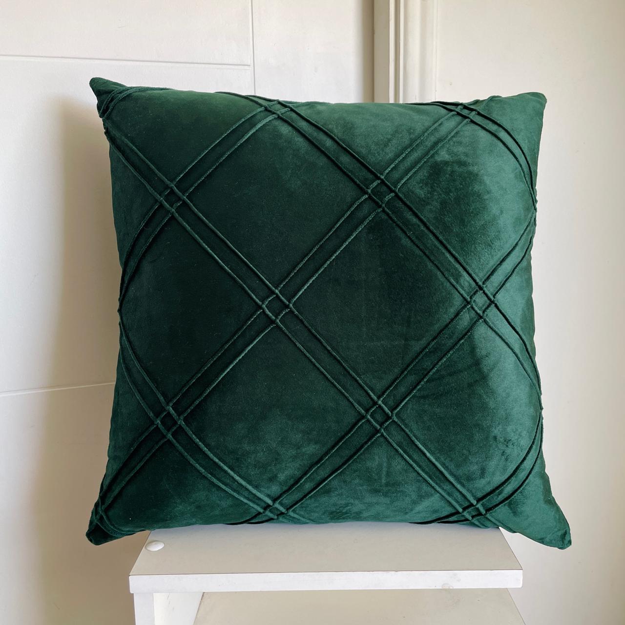 COJÍN TERCIOPELO CON DOBLE PLIEGUE 45X45 - VERDE OSCURO - 1