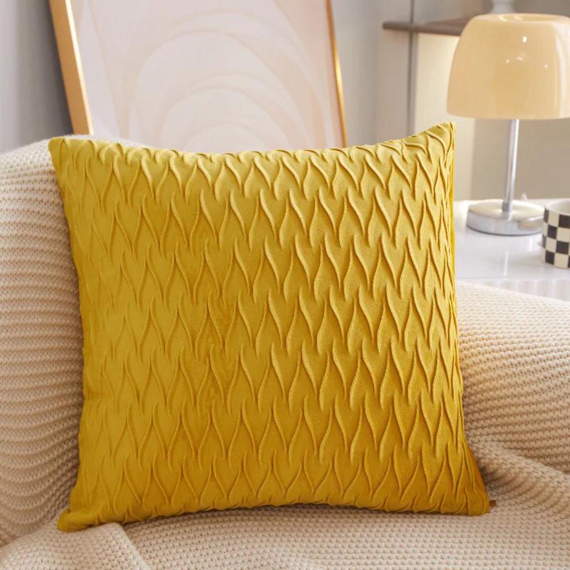 COJÍN TERCIOPELO CON DISEÑO ONDAS 45X45 - AMARILLO - 1