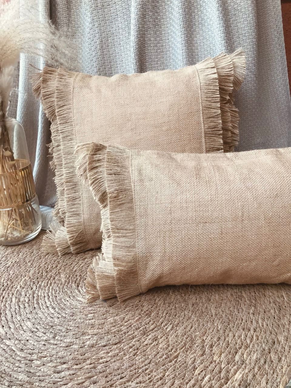 SET DE 2 COJINES DETALLES EN YUTE, 45X45 Y 30X50CM - 1