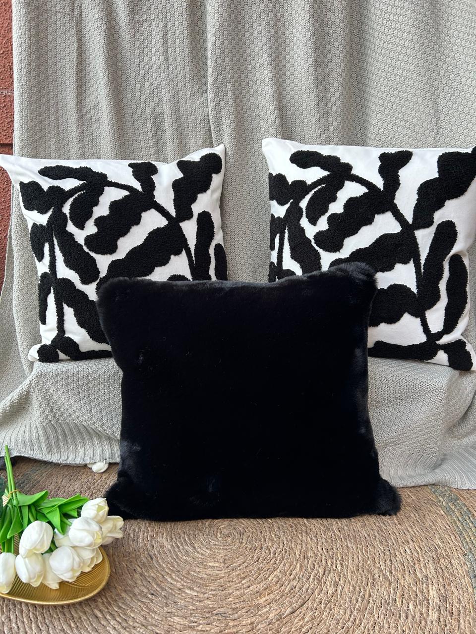 SET DE 3 COJINES COMBINADOS EN COLOR NEGRO ¡PAGA 2, LLEVA 3! - 1