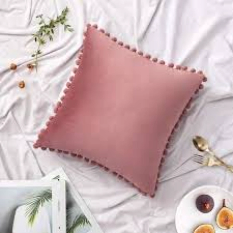 SET DE 2 COJINES DE TERCIOPELO CON POMPOM - ROSADO - 1