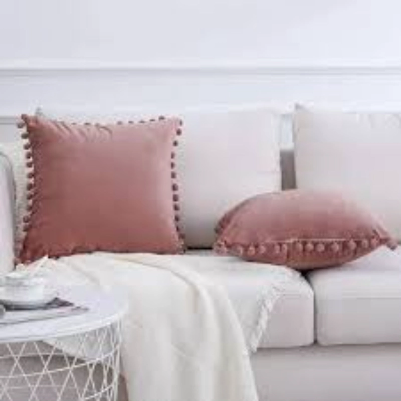 SET DE 2 COJINES DE TERCIOPELO CON POMPOM - ROSADO - 2