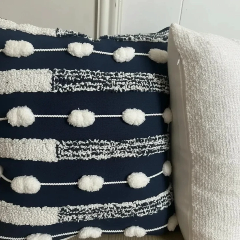 SET DE 3 COJINES DECORATIVOS BOHO AZUL MARINO Y BLANCO - 1